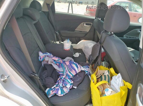 KNDCB3LC6K5257412 2019 KIA NIRO Silver Rear interior view