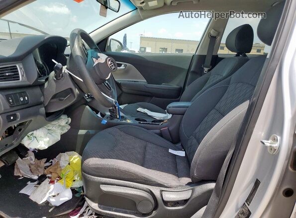 KNDCB3LC6K5257412 2019 KIA NIRO Silver Front interior view