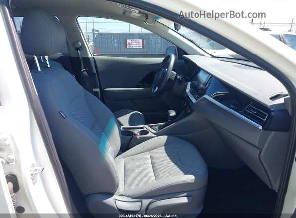 KNDCB3LC6M5487972 2021 KIA NIRO Белый Вид салона спереди