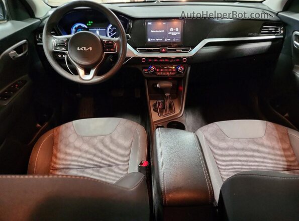 KNDCB3LC6N5540459 2022 KIA NIRO Silver Dashboard view