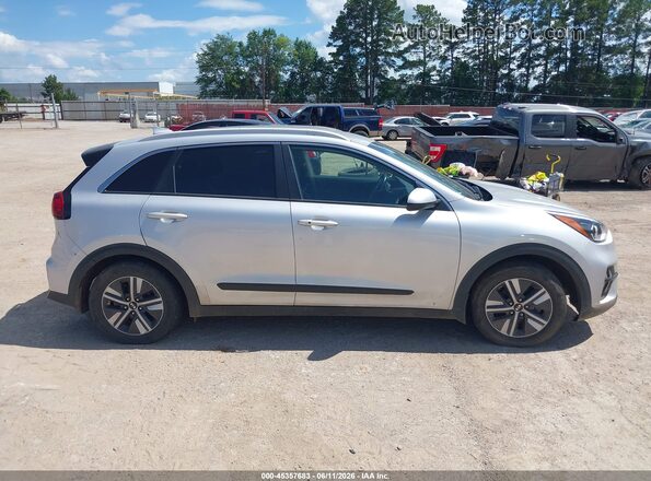 KNDCB3LC8M5463771 2021 KIA NIRO Silver Вид задньої частини салону