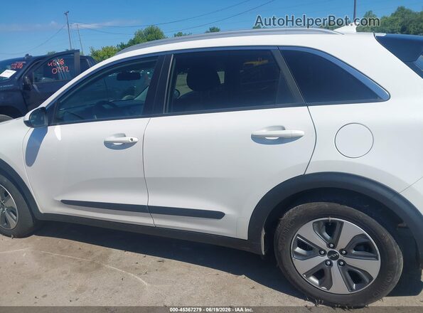 KNDCB3LC9N5535126 2022 KIA NIRO Белый 