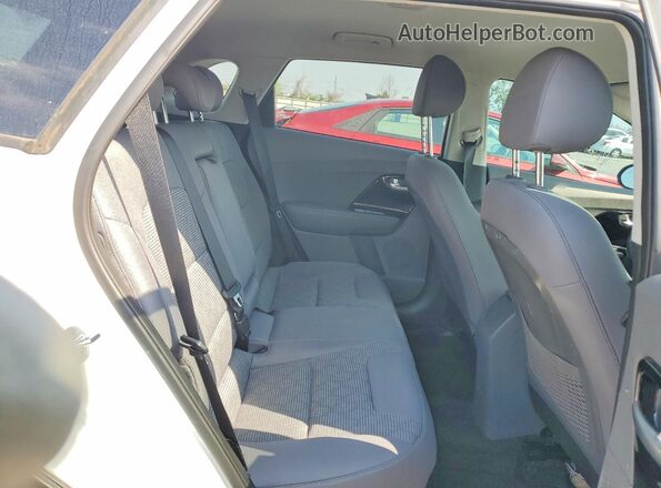 KNDCB3LCXM5468678 2021 KIA NIRO White Widok wnętrza z tyłu