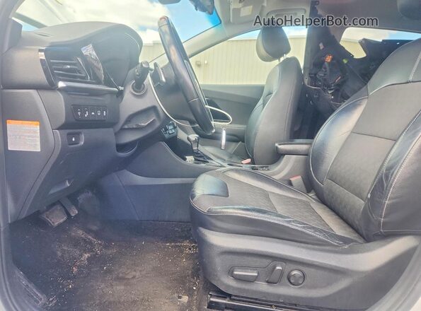 KNDCC3LC0L5429285 2020 KIA NIRO White Front interior view