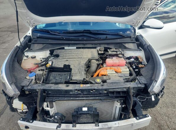 KNDCC3LC0L5429285 2020 KIA NIRO White Rear interior view