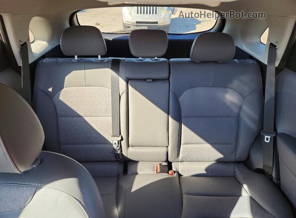 KNDCC3LC3H5072367 2017 KIA NIRO Red უკანა სავარძლების ხედი