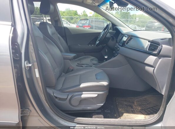 KNDCC3LC4H5066822 2017 KIA NIRO Gray 