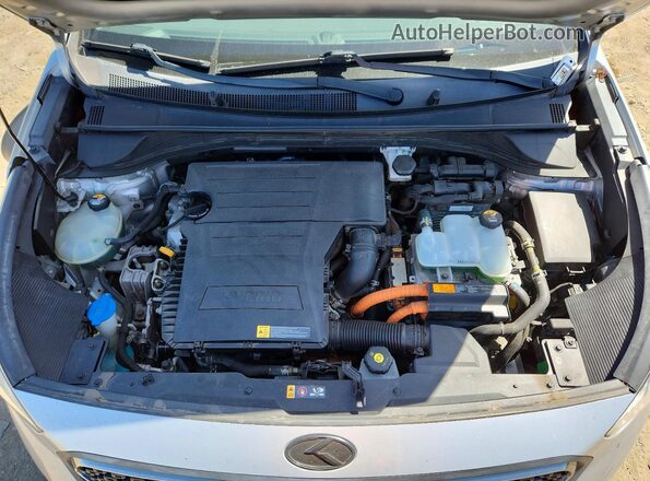 KNDCC3LC4J5128323 2018 KIA NIRO Silver 