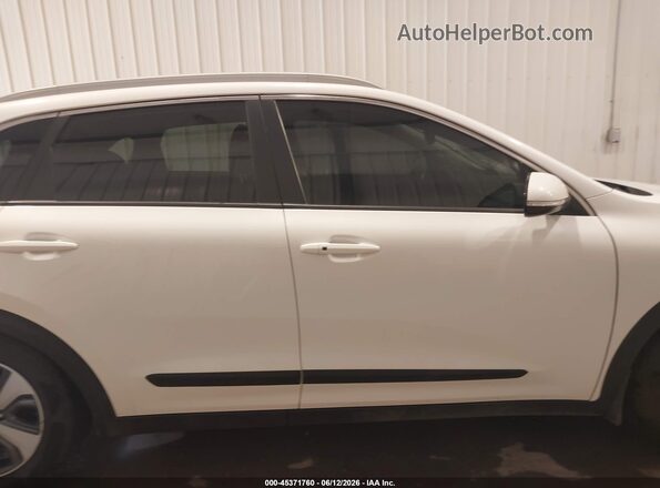 KNDCC3LCXK5219940 2019 KIA NIRO White Rear interior view