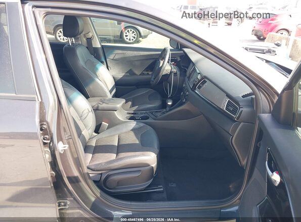 KNDCC3LCXK5275974 2019 KIA NIRO Gray Front interior view