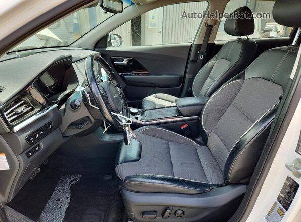 KNDCC3LG1N5160865 2022 KIA NIRO Белый 