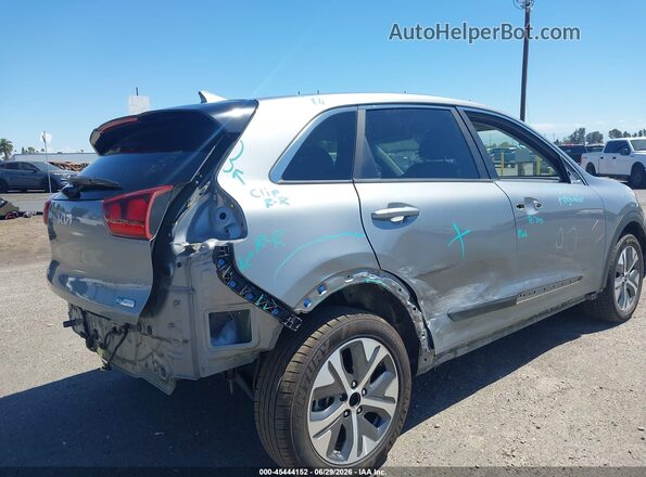 KNDCC3LG5N5160707 2022 KIA NIRO EV Серебряный Вид спереди