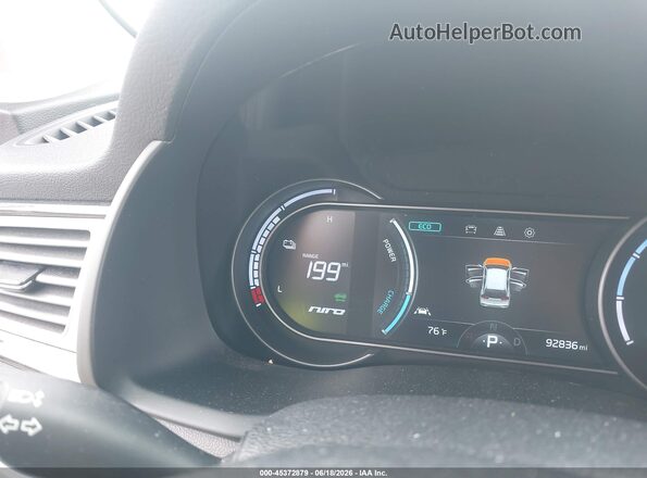 KNDCC3LG7K5021058 2019 KIA NIRO EV White 