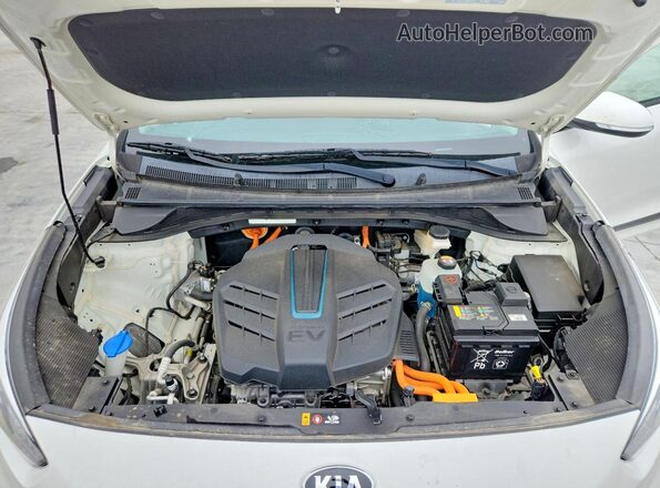 KNDCC3LGXM5104048 2021 KIA NIRO White Vista del compartimento del motor