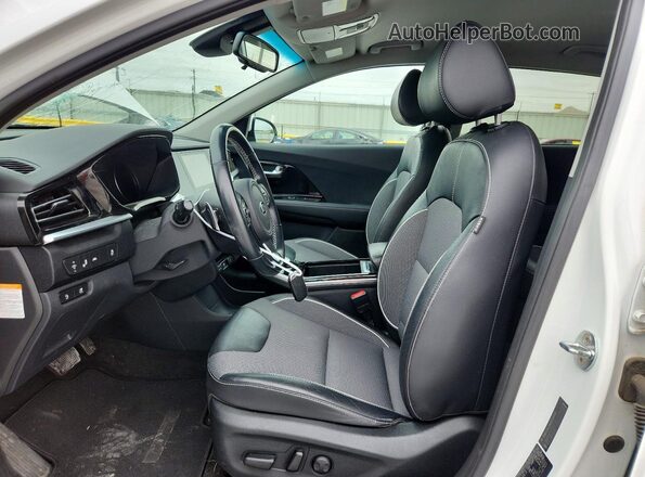 KNDCC3LGXM5104048 2021 KIA NIRO White Vista interior delantera