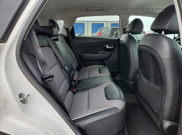 KNDCC3LGXM5104048 2021 KIA NIRO White Vista interior trasera