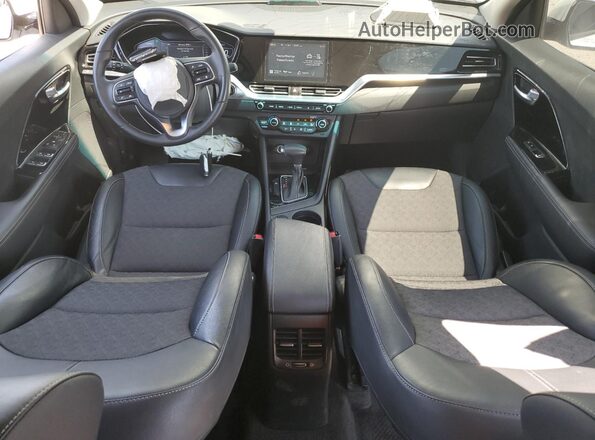KNDCD3LD7N5540716 2022 KIA NIRO White 