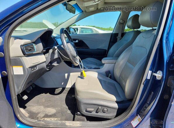 KNDCE3LC1H5070272 2017 KIA NIRO Синий Вид салона спереди