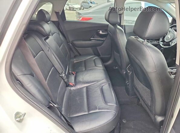 KNDCE3LC9J5175759 2018 KIA NIRO White 