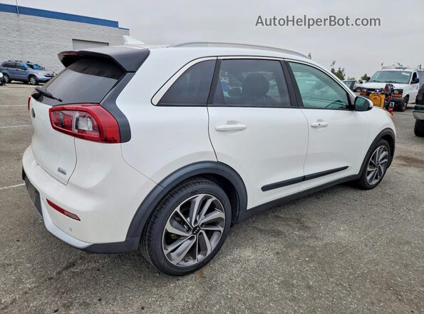KNDCE3LC9J5175759 2018 KIA NIRO White 