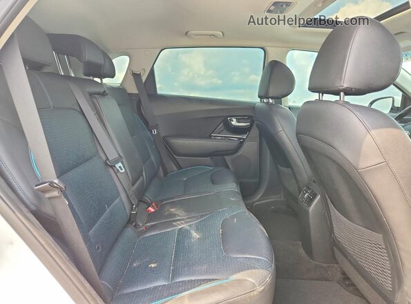 KNDCE3LG0K5019291 2019 KIA NIRO White უკანა სალონის ხედი