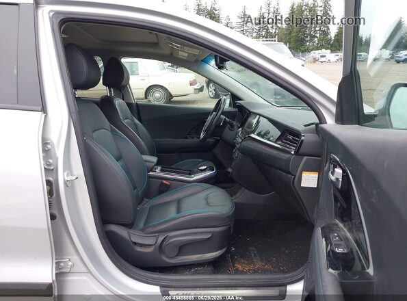 KNDCE3LG4L5047371 2020 KIA NIRO EV Серебряный Вид салона спереди