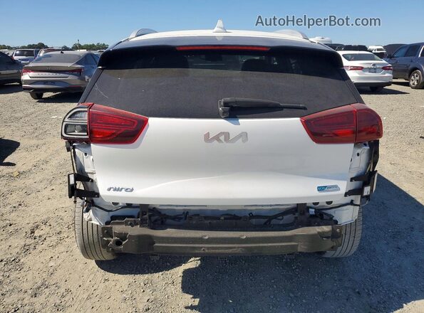 KNDCE3LG6N5147622 2022 KIA NIRO White 