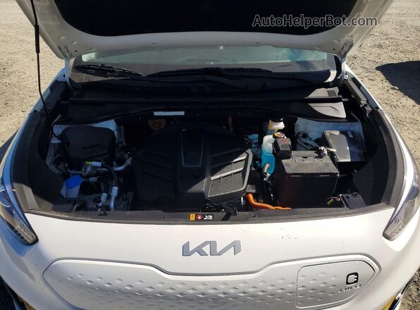 KNDCE3LG6N5147622 2022 KIA NIRO White 