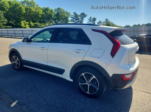 KNDCP3LE0R5155651 2024 KIA NIRO White 