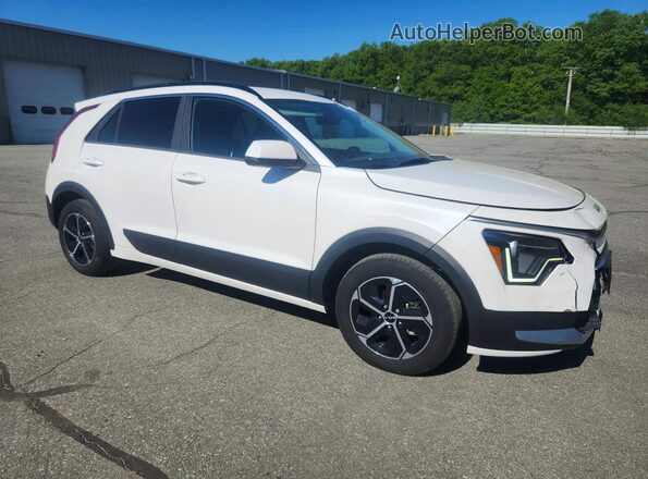 KNDCP3LE0R5155651 2024 KIA NIRO White 
