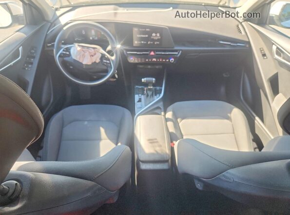 KNDCP3LE0R5155651 2024 KIA NIRO White 