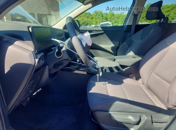 KNDCP3LE0R5155651 2024 KIA NIRO White 