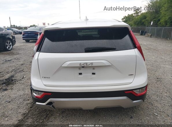 KNDCP3LE1R5119323 2024 KIA NIRO White 