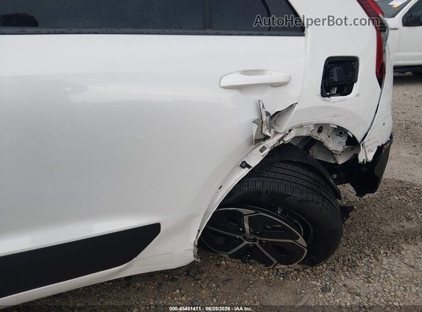 KNDCP3LE1R5119323 2024 KIA NIRO White 
