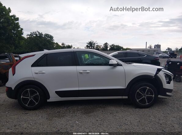KNDCP3LE1R5119323 2024 KIA NIRO White უკანა სალონის ხედი
