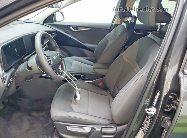 KNDCP3LE3T5319725 2026 KIA NIRO Gray 