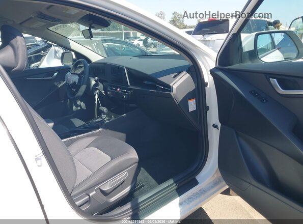 KNDCP3LE3T5330952 2026 KIA NIRO White Vista interior delantera