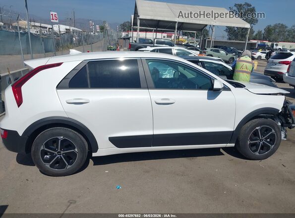 KNDCP3LE3T5330952 2026 KIA NIRO White Vista interior trasera