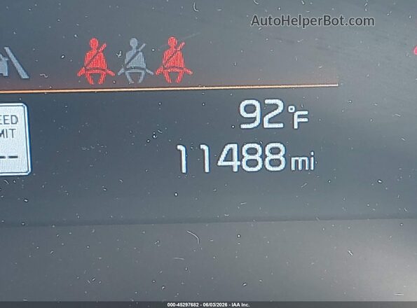 KNDCP3LE3T5330952 2026 KIA NIRO White 
