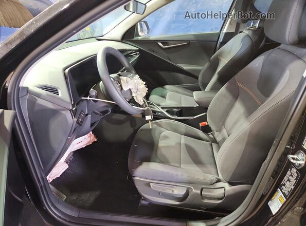 KNDCP3LE5T5319693 2026 KIA NIRO Черный Вид салона спереди