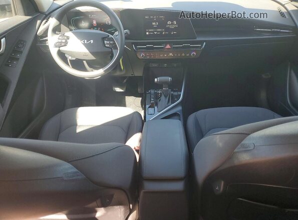 KNDCP3LE5T5322738 2026 KIA NIRO Silver Dashboard view