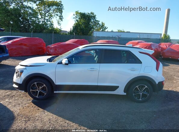 KNDCP3LE6S5287934 2025 KIA NIRO White Widok wnętrza 360 stopni