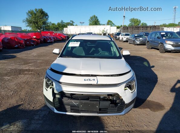 KNDCP3LE6S5287934 2025 KIA NIRO White Widok zestawu wskaźników