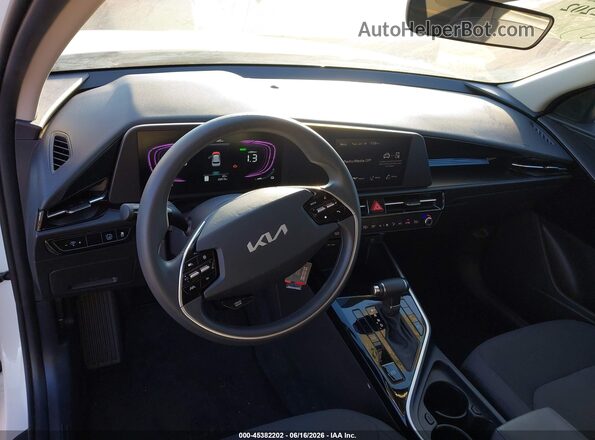 KNDCP3LE6S5287934 2025 KIA NIRO White 