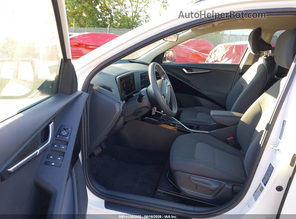 KNDCP3LE6S5287934 2025 KIA NIRO White 