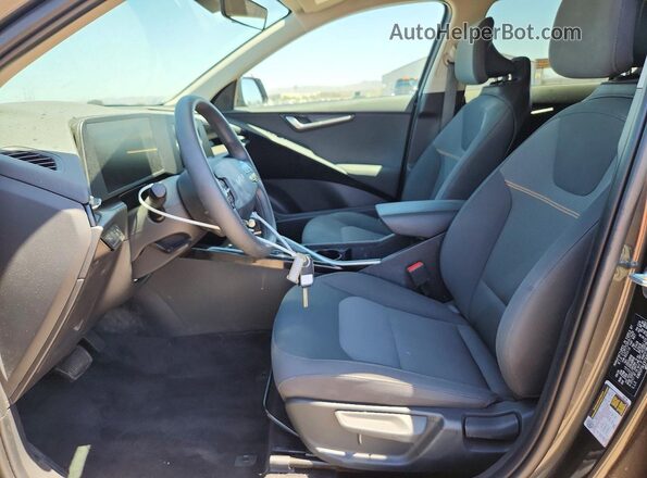 KNDCP3LE9T5329840 2026 KIA NIRO Gray Vista interior delantera