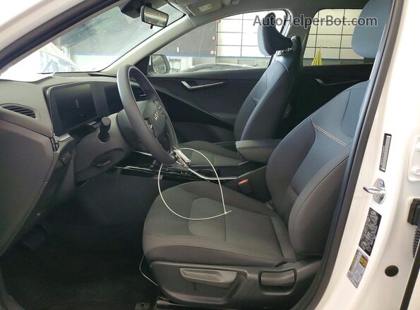 KNDCP3LE9T5356522 2026 KIA NIRO White 