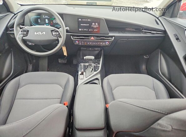 KNDCP3LEXR5165037 2024 KIA NIRO Красный Вид панели приборов