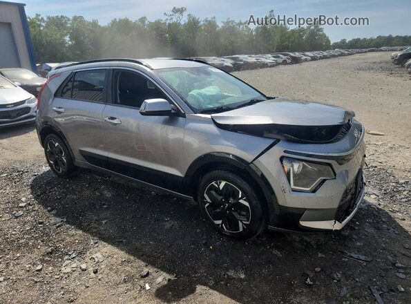 KNDCR3L17P5073470 2023 KIA NIRO Серебряный Передняя правая четверть