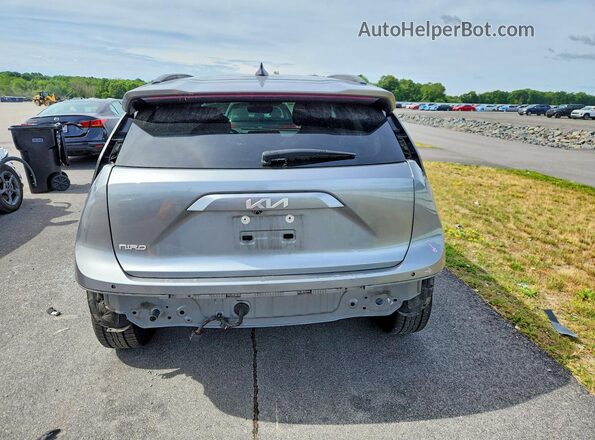 KNDCR3L19P5053303 2023 KIA NIRO Серебряный Вид сзади